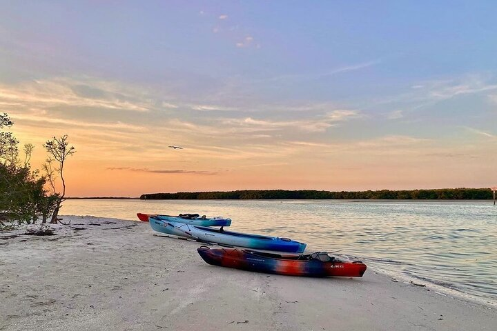 2 Hour Sunset Kayak Tour: War Veterans Memorial Park - Photo 1 of 6